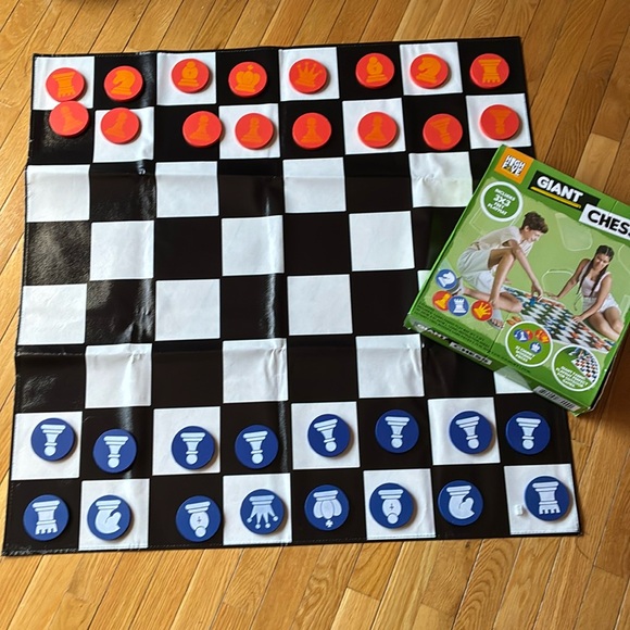 High Five - GIANT CHESS GAME - Picture 1 of 9
